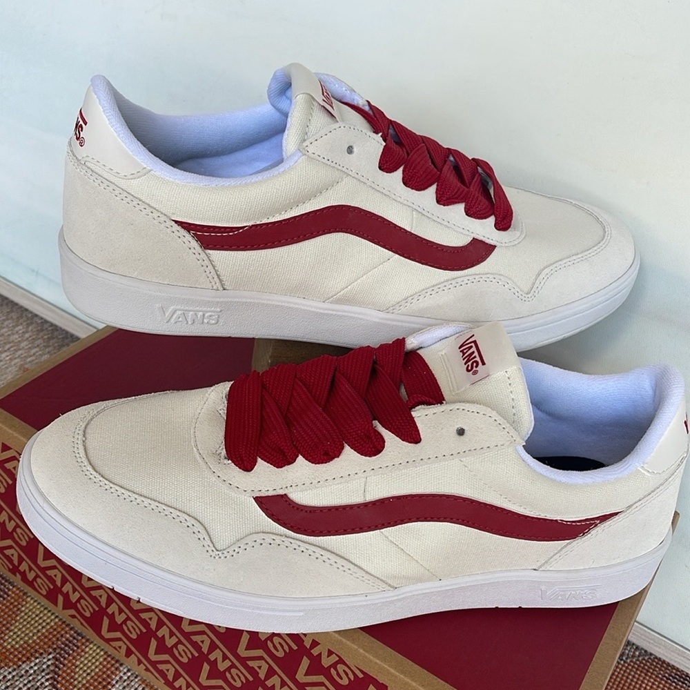 Vans Men’s Cruze Too Cc 90s Retro Blanc De Blanc
VN000CMTJVY
Sneakers - Picture 7 of 16